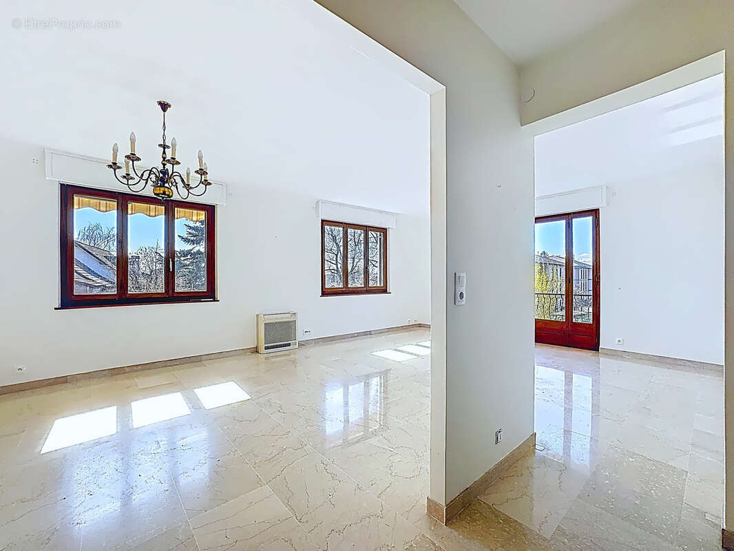 Maison à CHENS-SUR-LEMAN