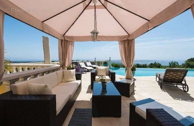 Terrasse - Maison à VALLAURIS