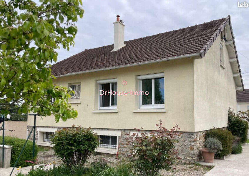 Maison à CRECY-LA-CHAPELLE