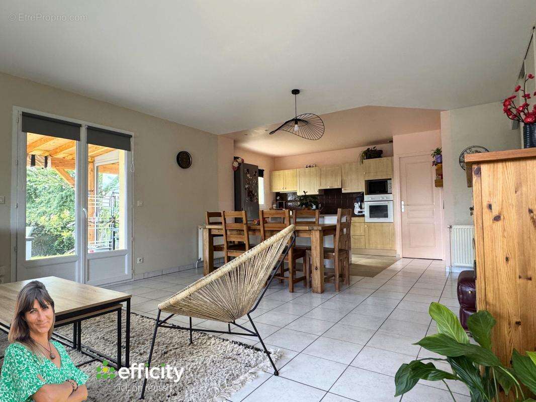 Maison 91 m² à Pouilly-Les-Feurs  - photo 6