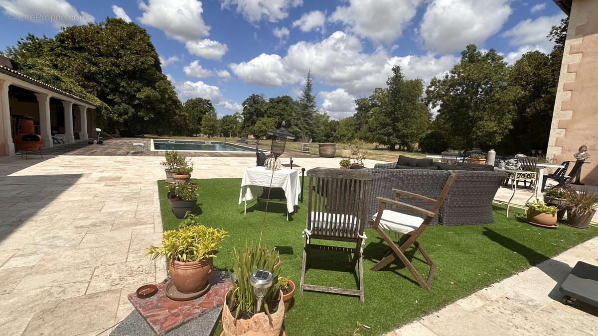 Maison à SAINT-JEAN-D'ANGELY