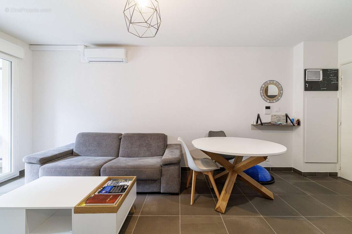 Appartement à SAINT-LAURENT-DU-VAR