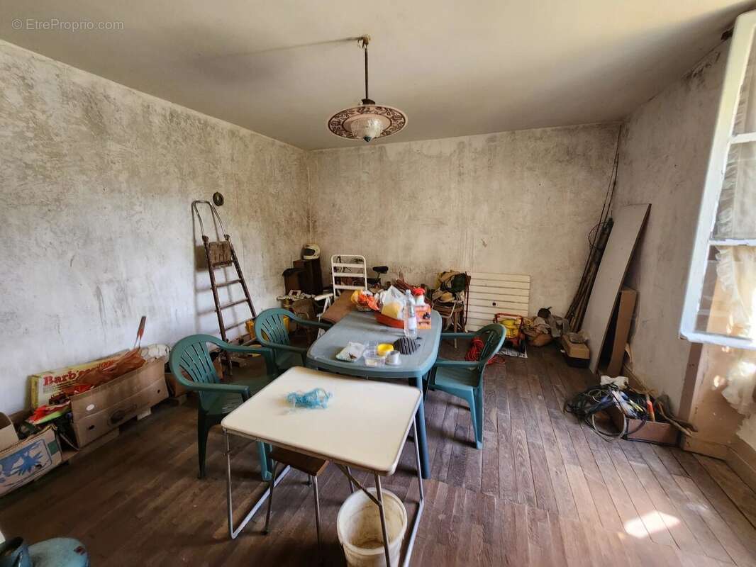 Maison à CHAILLAC-SUR-VIENNE