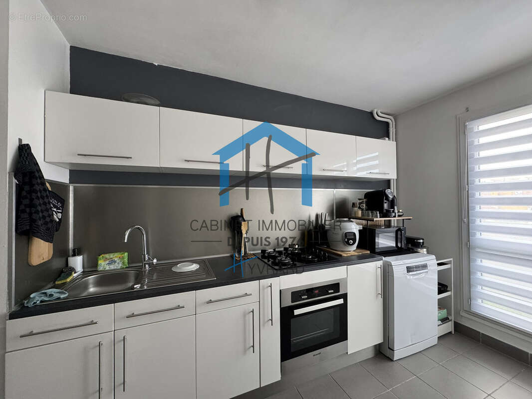 F3 de 60 m2 au 4ème étage avec ascenseur, une cave et un garage. Idéal investisseur - photo 2