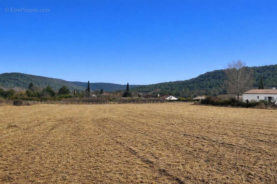 Terrain à SALERNES