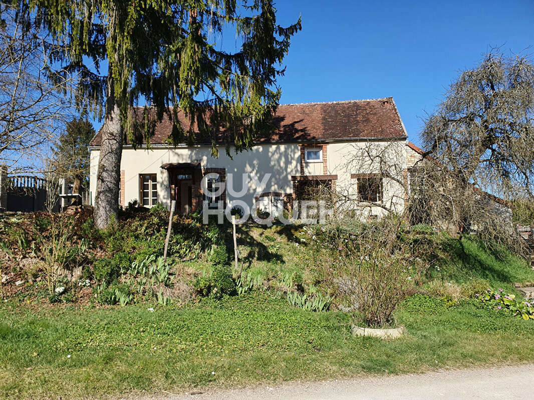 Maison à MONT-SAINT-SULPICE