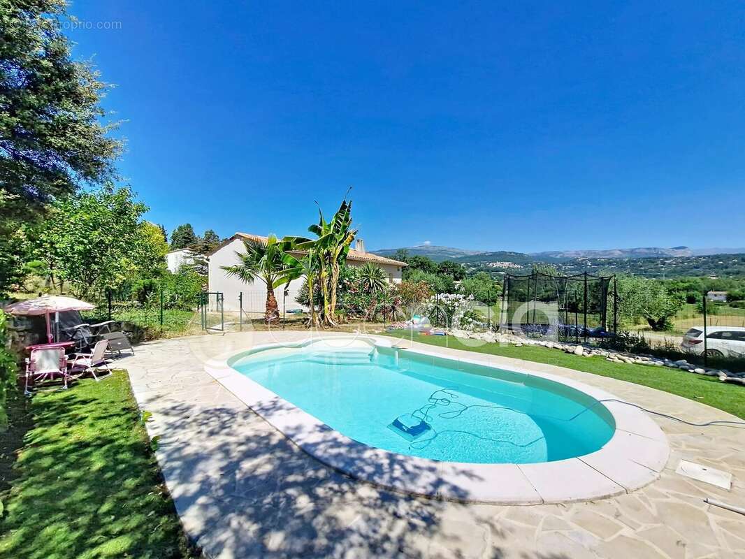 Maison à CHATEAUNEUF-GRASSE