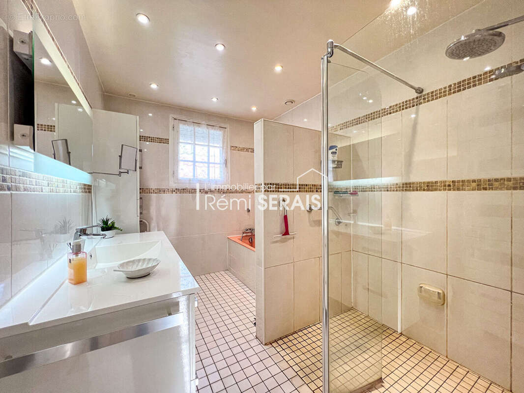 Maison à SAINT-GEORGES-DES-GROSEILLERS