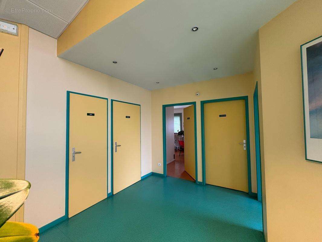 Soumoulou, Entre Pau et Tarbes, bureaux à vendre de 170m2 sur 1330m2 de terrain (parkings) - photo 6