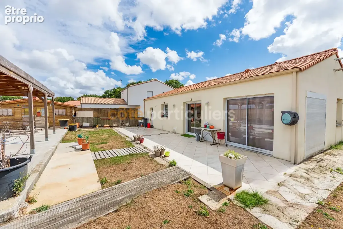 Venansault -- centre bourg -- maison -- 3 chambres -- 1 bureau -- 103 m2 -- jardin -- garage -- dependances - photo 13