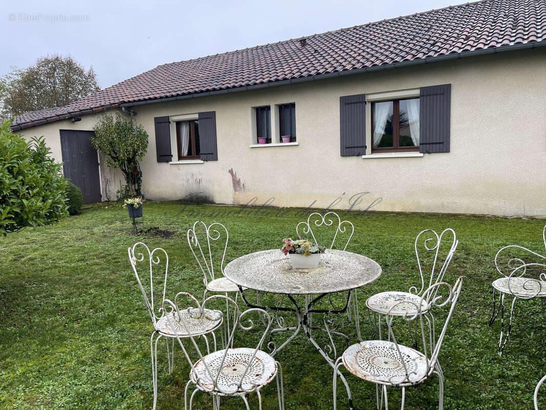 Maison à LA TOUR-BLANCHE