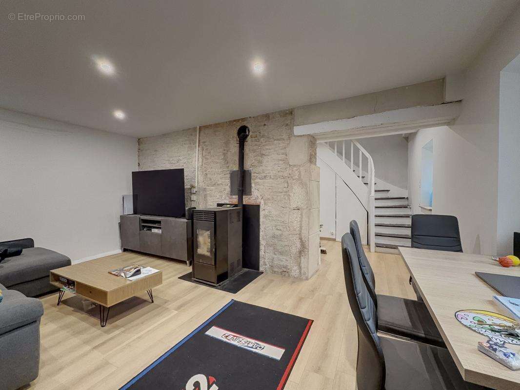 Maison à VILLECOMTE