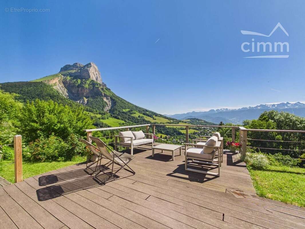 Maison à LA TERRASSE