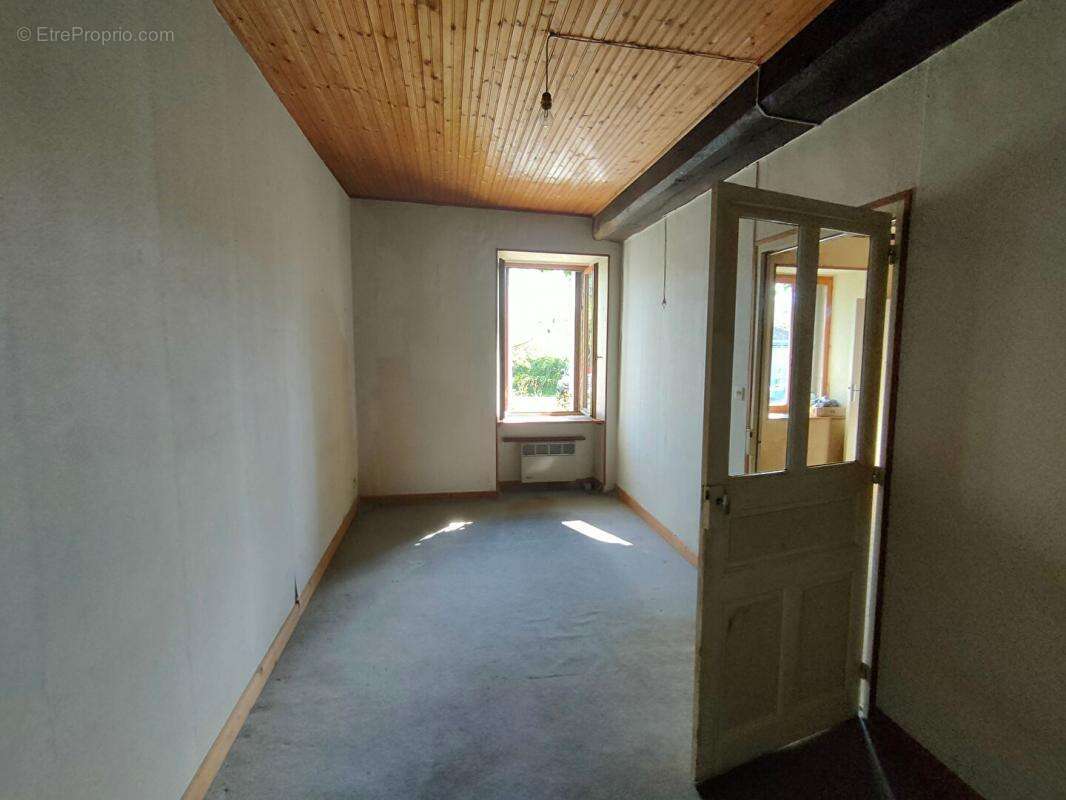 Maison à SAINT-MARTIN-DES-TILLEULS