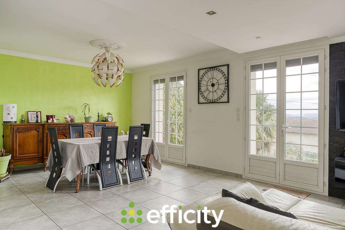 Maison à SALAISE-SUR-SANNE