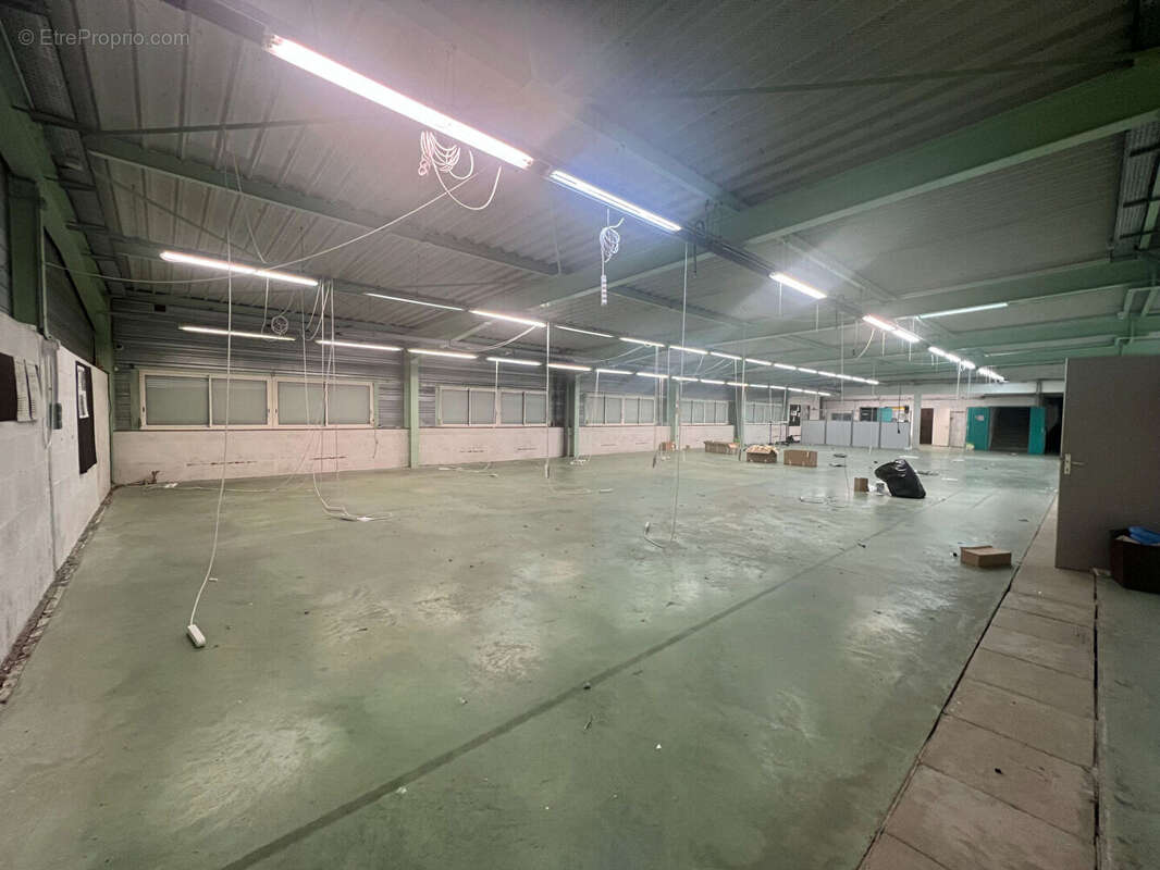 Commerce à PONT-EVEQUE