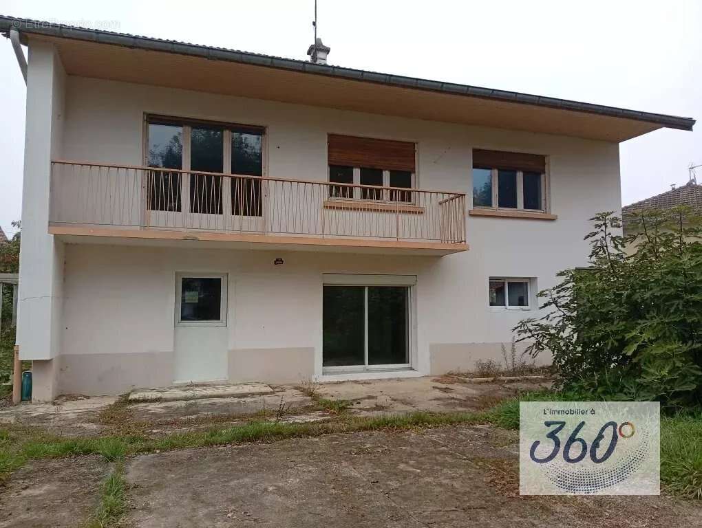 Maison à SAINT-DENIS-LES-BOURG