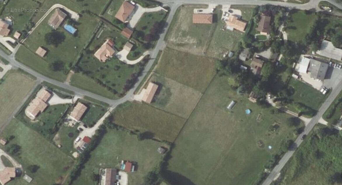 Terrain à CASTELNAU-MONTRATIER