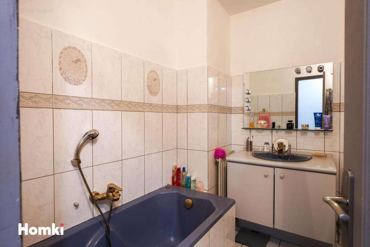 Appartement à MARSEILLE-5E