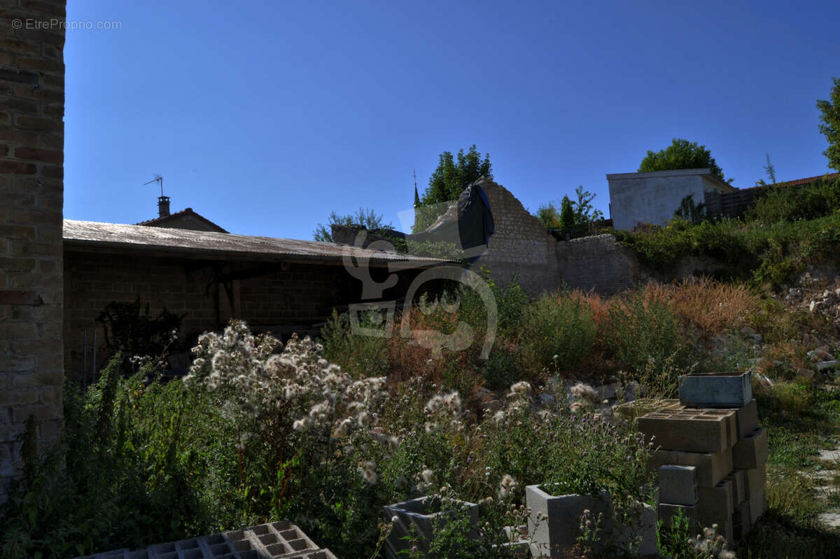 Hangar / Terrain sur parcelle de 632 m2 - photo 7