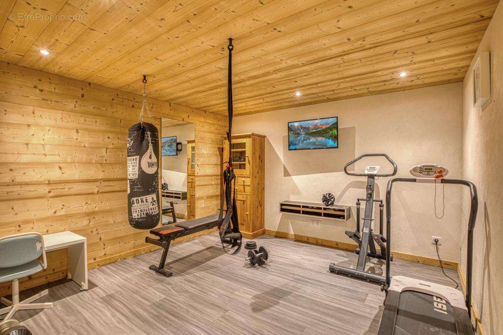 Chalet rénové à proximité de La Clusaz, Vue montagnes avec piscine - photo 8
