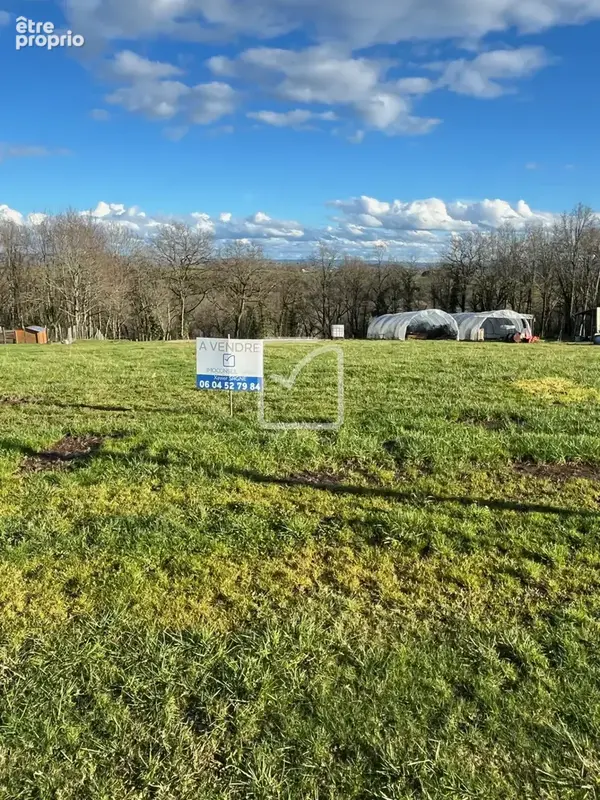 Photo Terrain à Saint-Bonnet-La-Riviere au prix de 47 800€