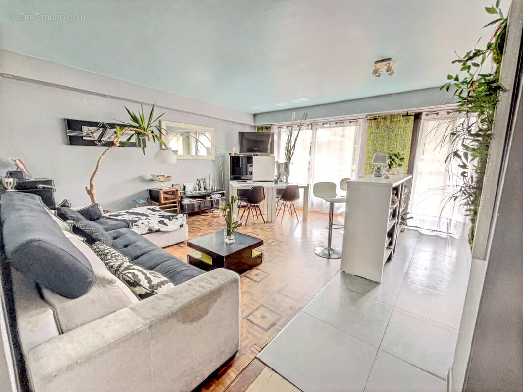 Appartement à MARSEILLE-5E