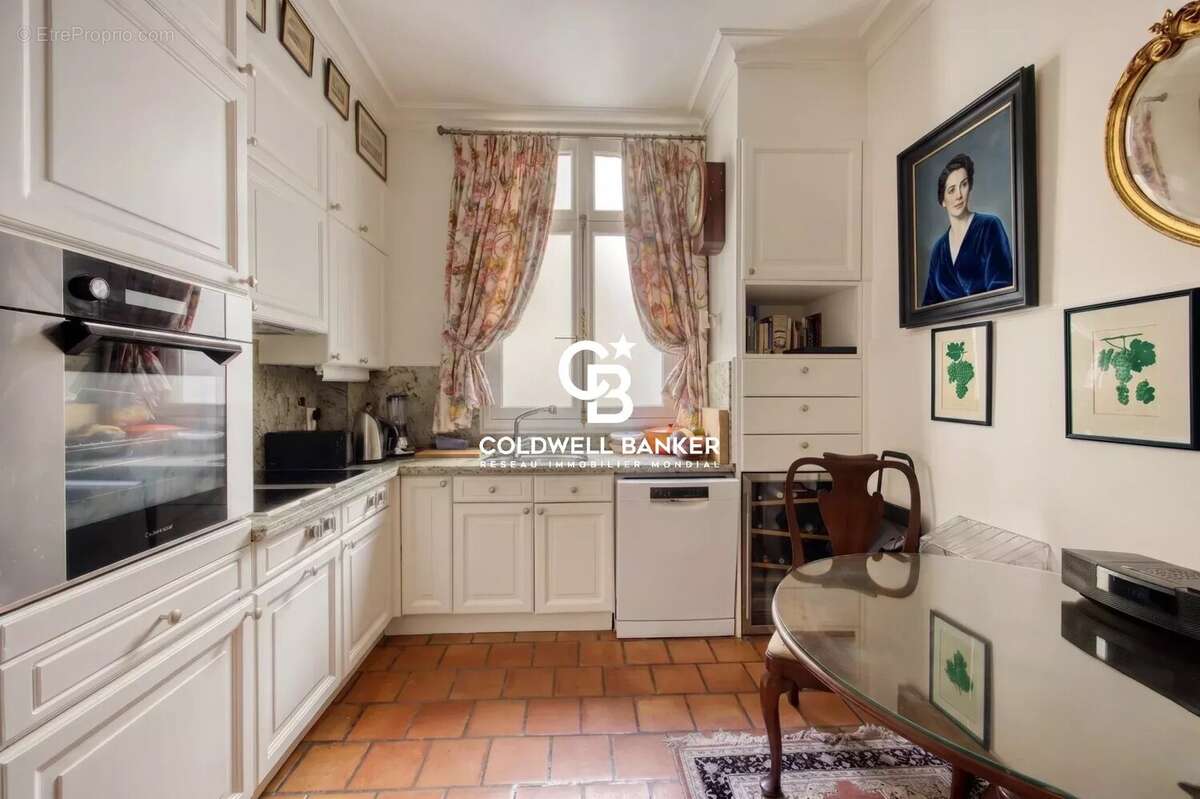 Appartement à PARIS-8E
