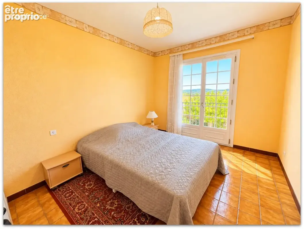 Grande villa familiale de 204 m² avec appartement indépendant, terrain piscinable de 2 178 m² et vue dégagée - Roujan (34320) - photo 4
