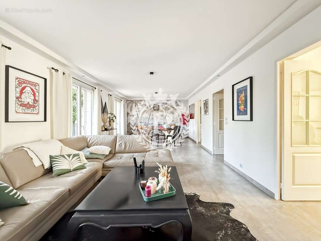 Maison à CHENNEVIERES-SUR-MARNE