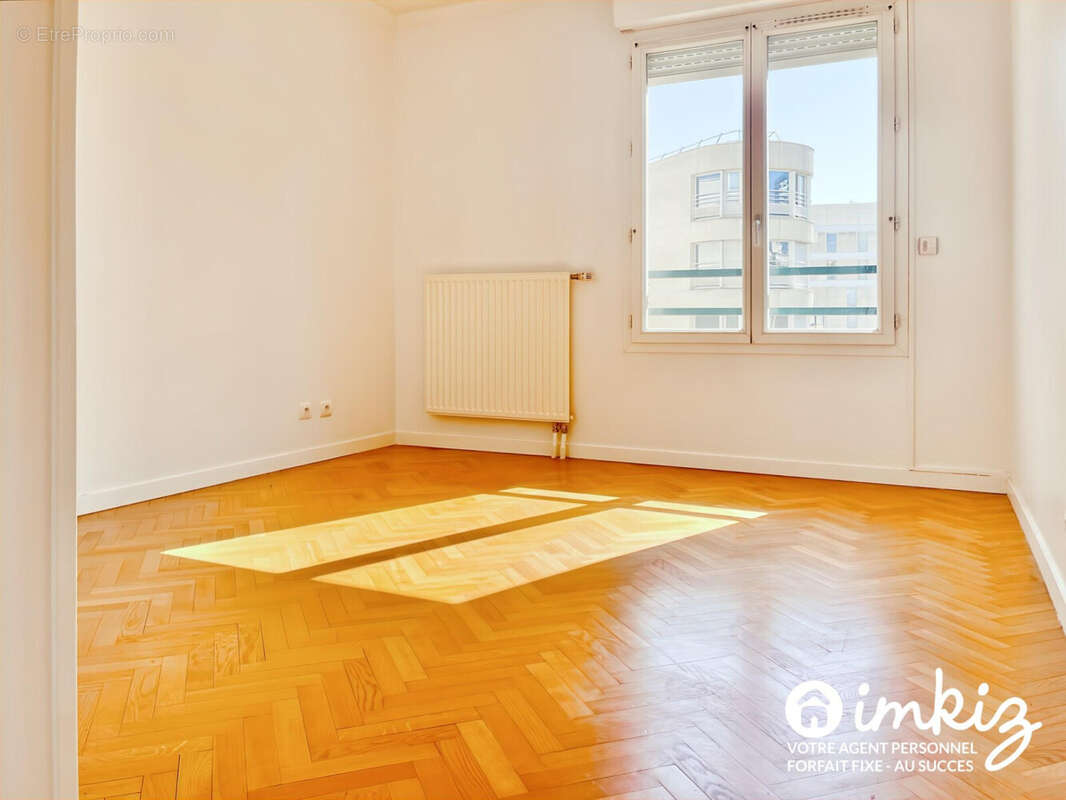 Appartement à COURBEVOIE