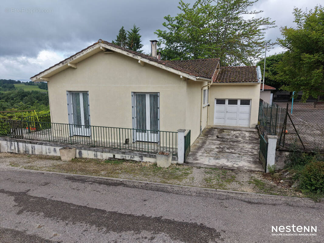 Maison à COURRENSAN