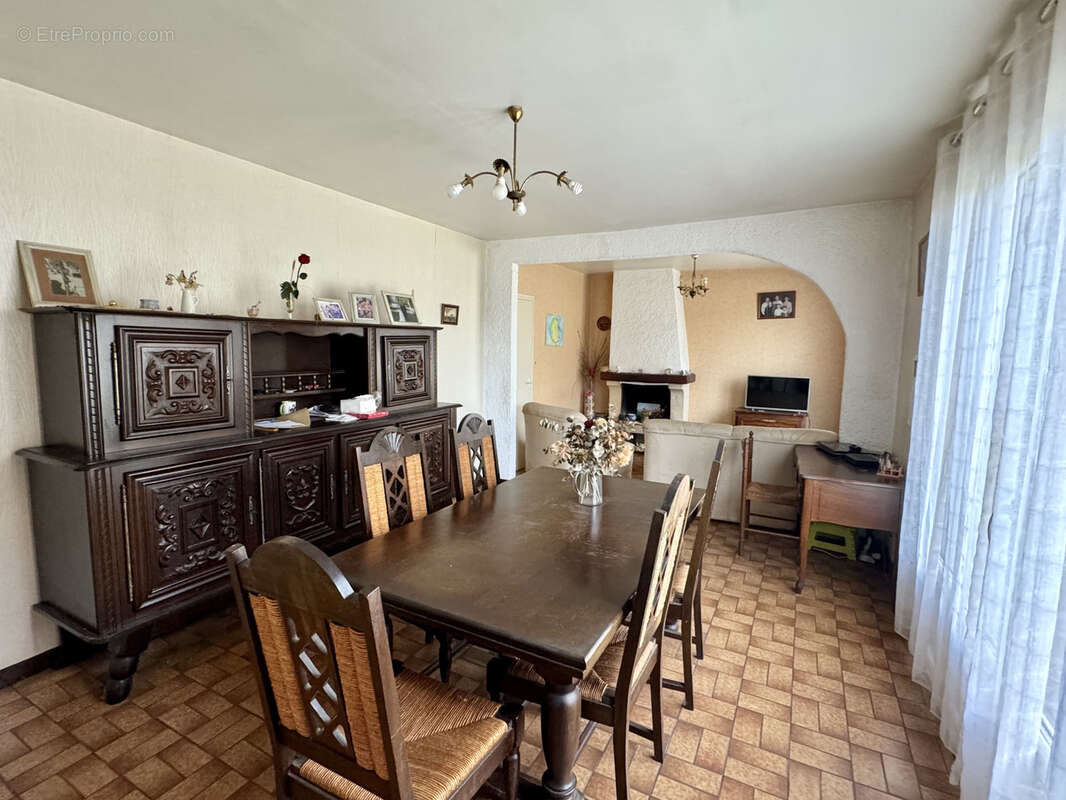 Maison à PAREMPUYRE