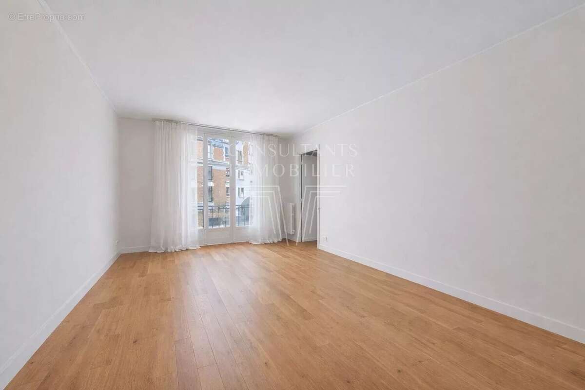 Appartement à NEUILLY-SUR-SEINE