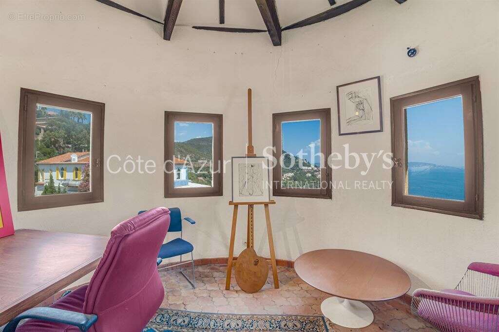 Théoule-sur-Mer, villa de quatre chambres avec piscine et terrain plat de 1 465 m² - photo 17