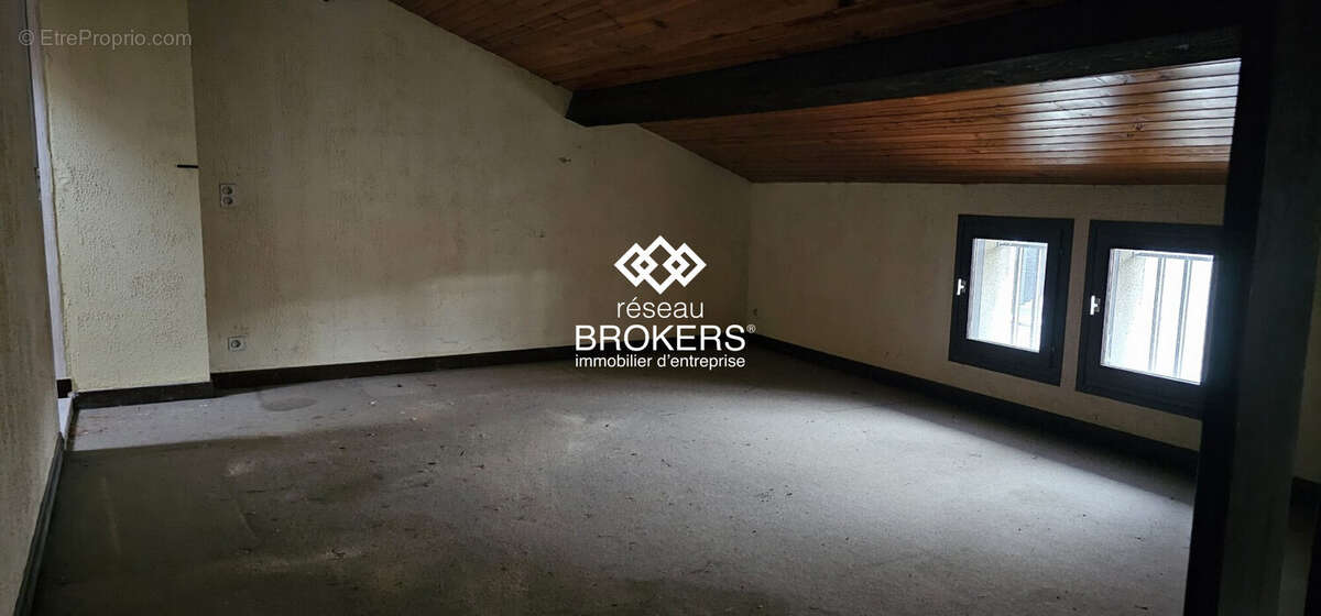 Appartement à LES MARTRES-DE-VEYRE