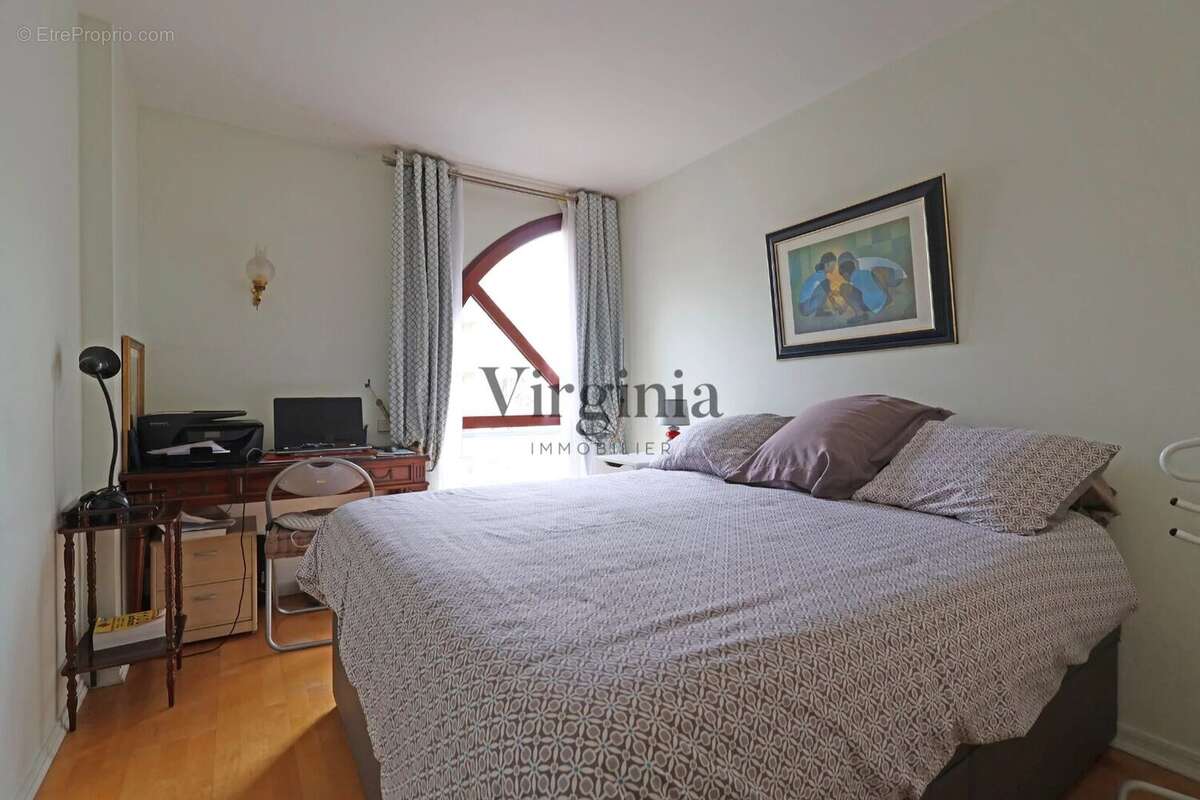 Appartement à CHARENTON-LE-PONT