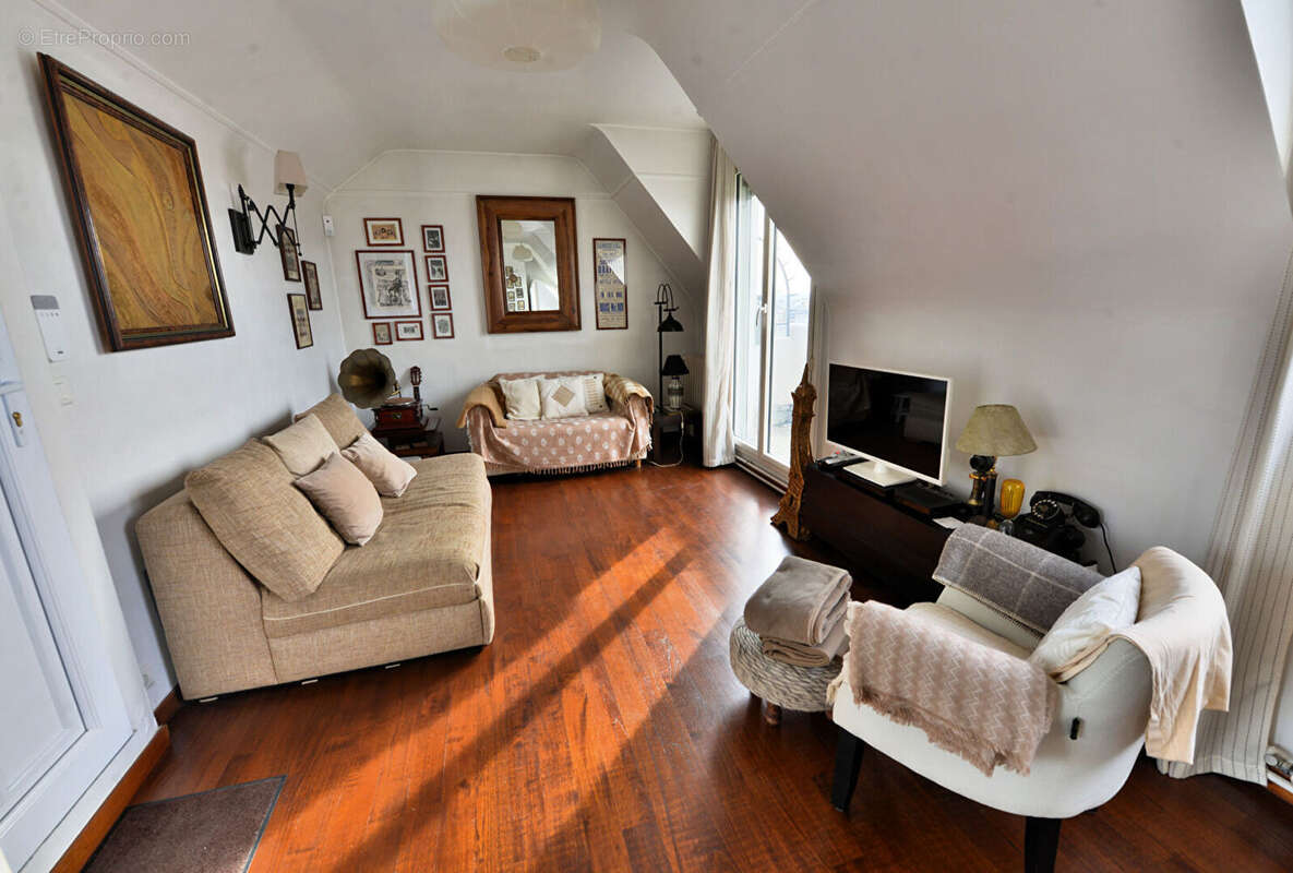 Appartement à PARIS-8E