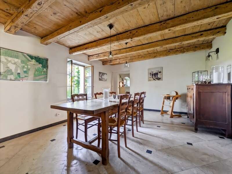 À vendre 8 pièces CERCIER (74) Authentique corps de ferme de caractère entièrement rénové avec piscine et vaste terrain arboré - photo 7