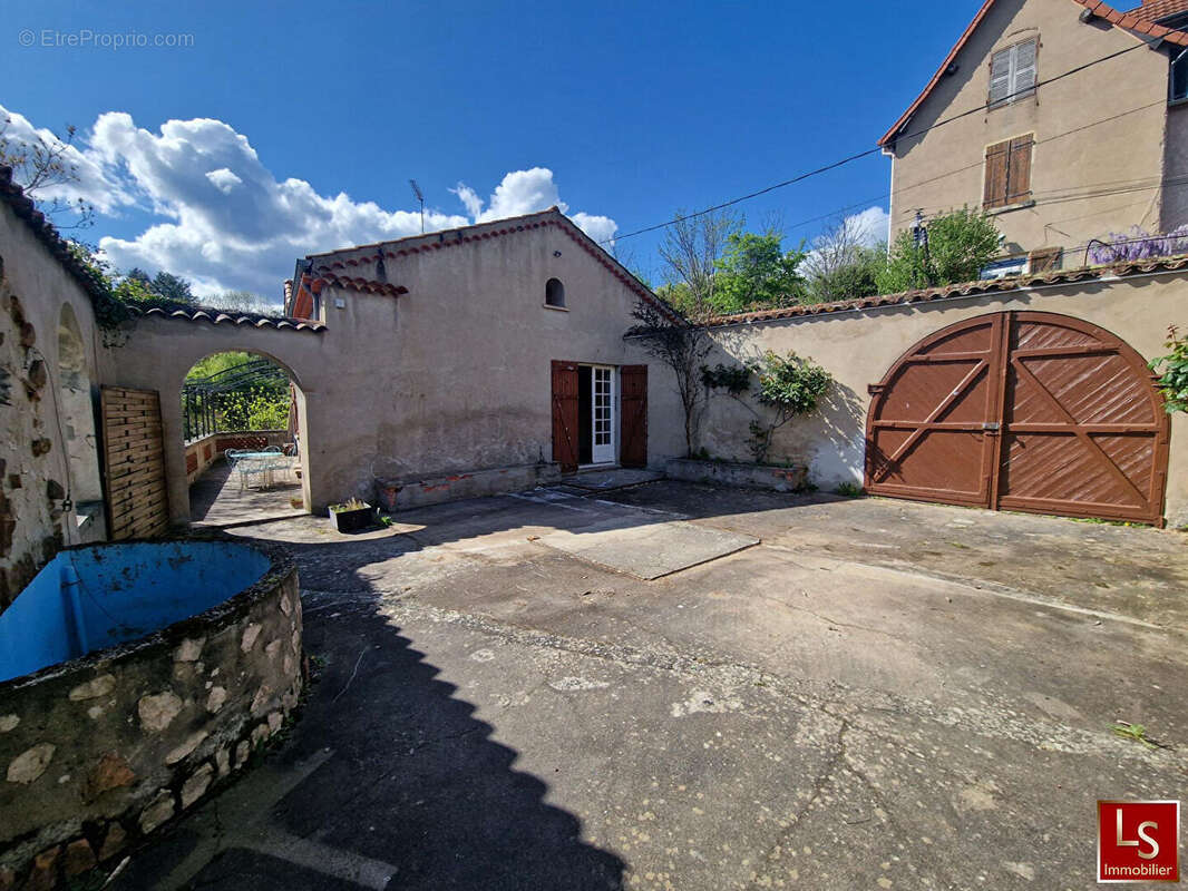 Maison à RENAISON