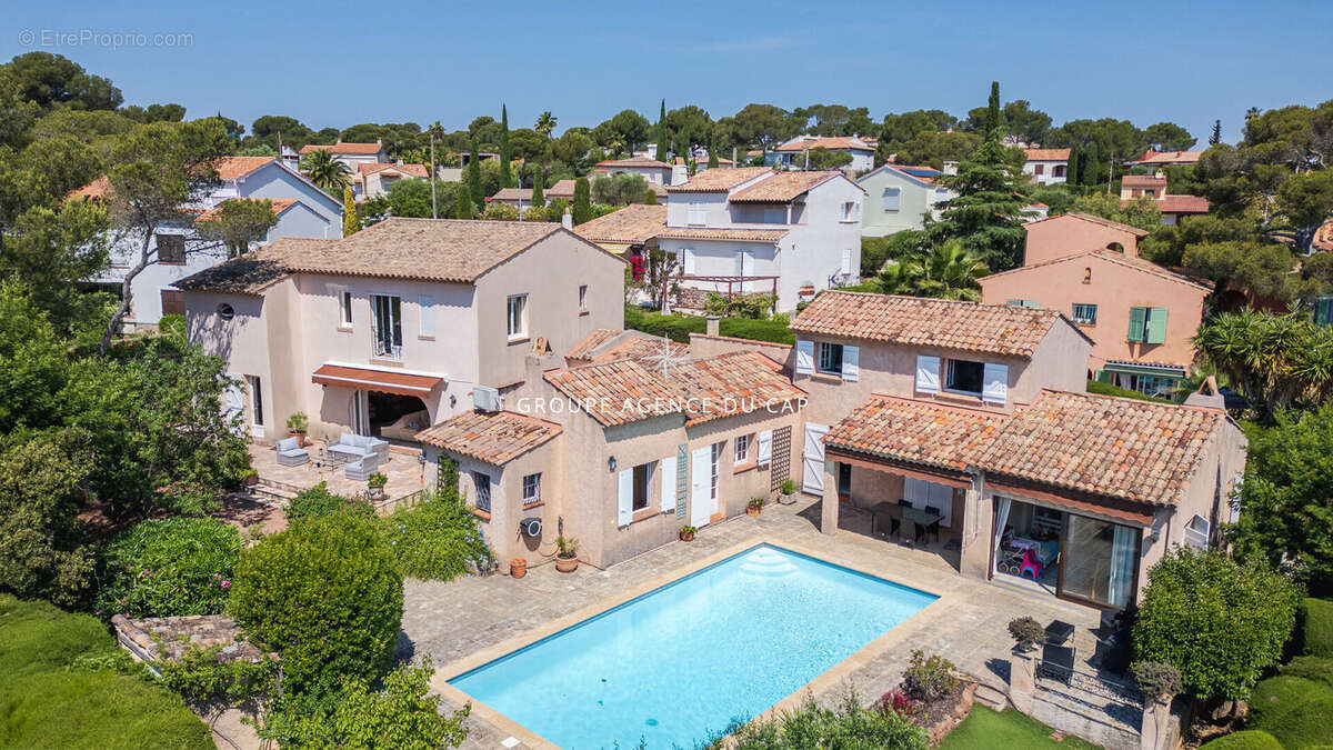 Villa familiale avec piscine à quelques pas de la mer et du centre de boulouris - photo 2