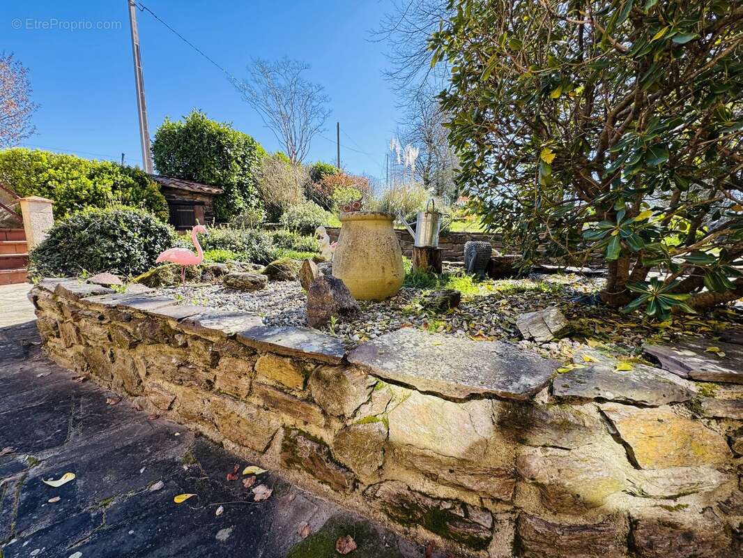 Maison à MIRANDOL-BOURGNOUNAC