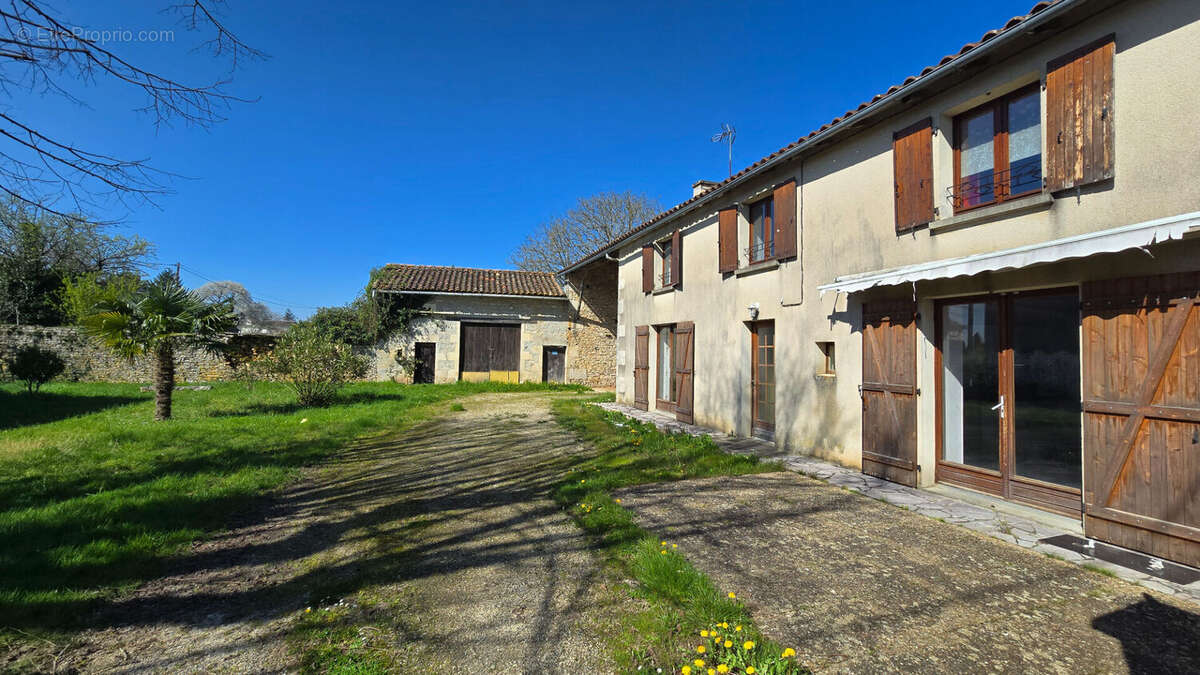Maison à SAINT-PIERRE-D'EXIDEUIL