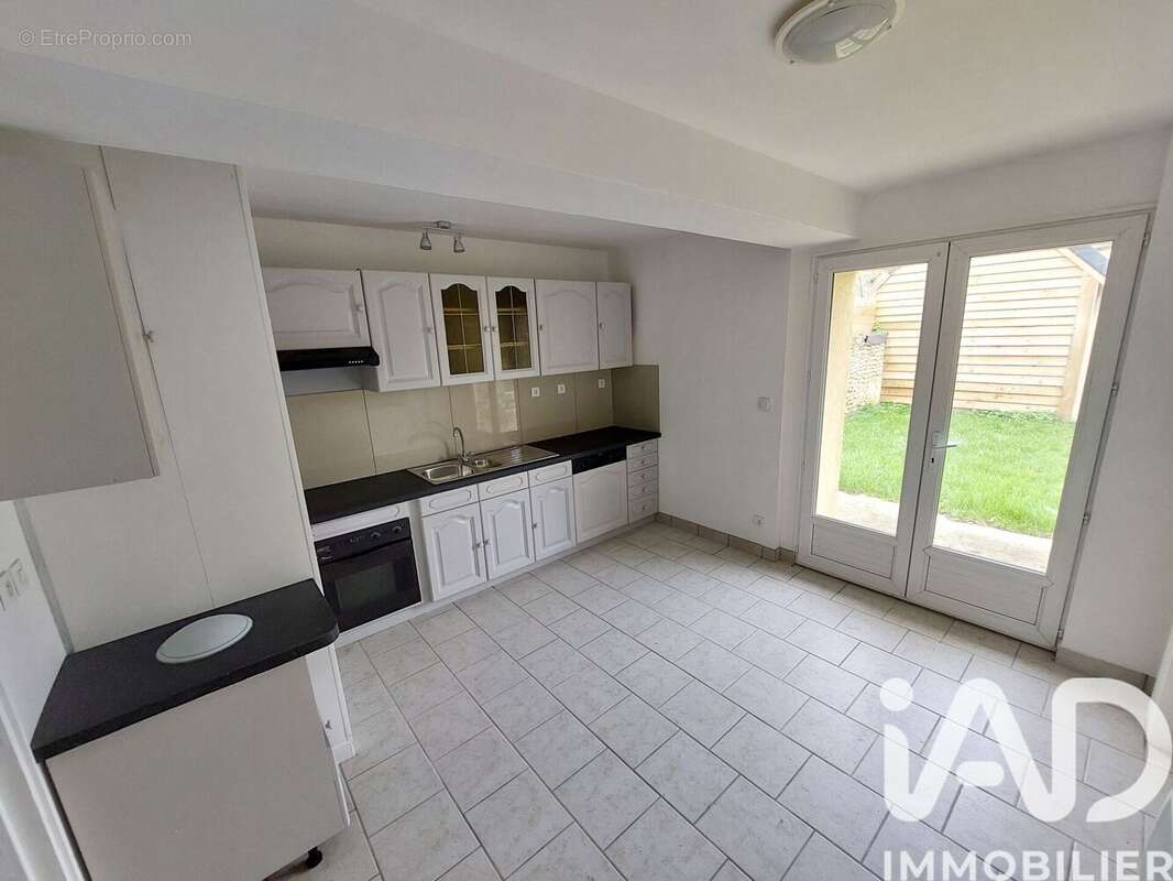 Maison 80 m² à Doucelles  - photo 3