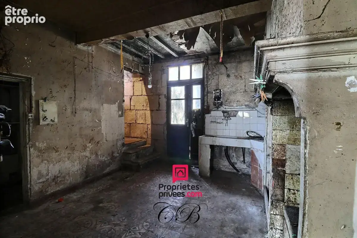 Maison à rénover en pierre - terrain 292 m² - garage - Arles Trinquetaille - photo 4