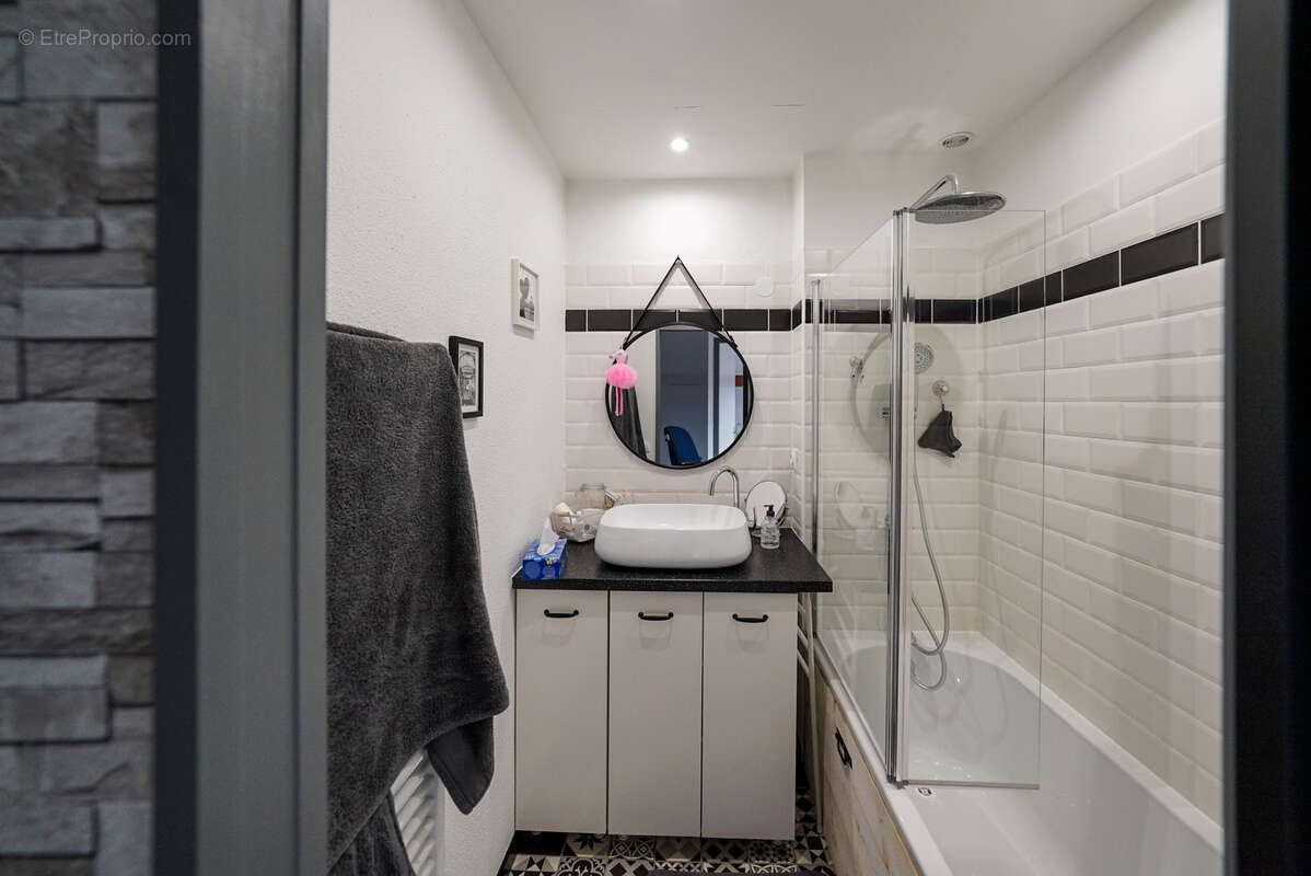 Maison à VIC-LA-GARDIOLE