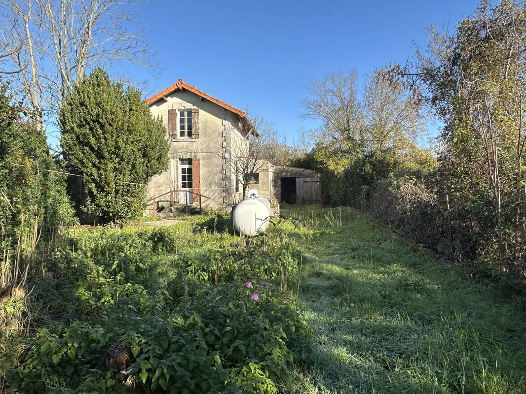 Maison à SAINT-JEAN-D'ANGELY