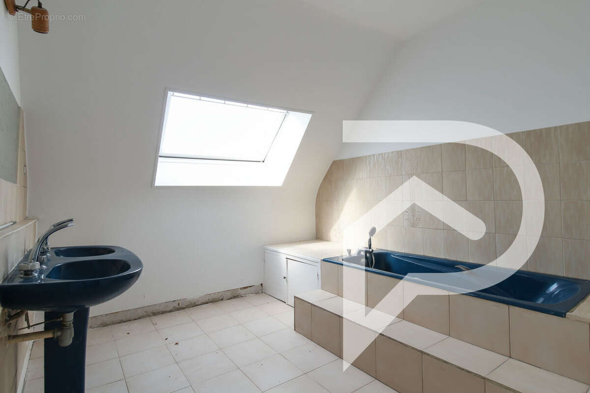 Maison à CUISE-LA-MOTTE