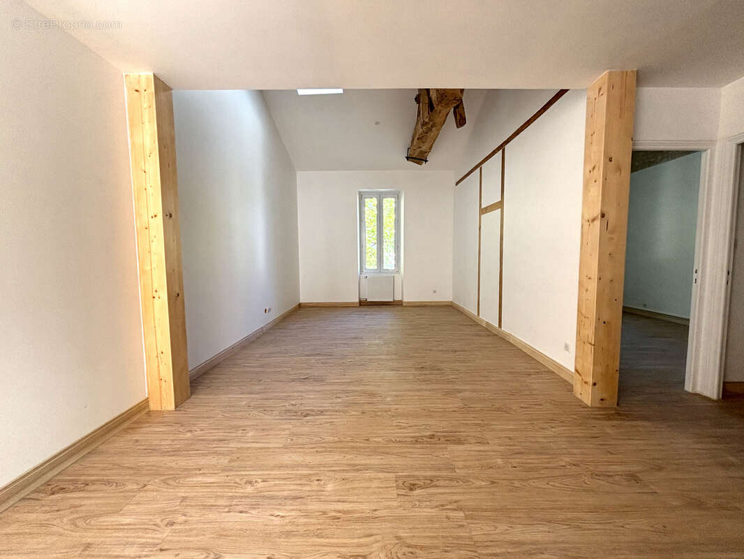 Appartement à BARBEZIEUX-SAINT-HILAIRE