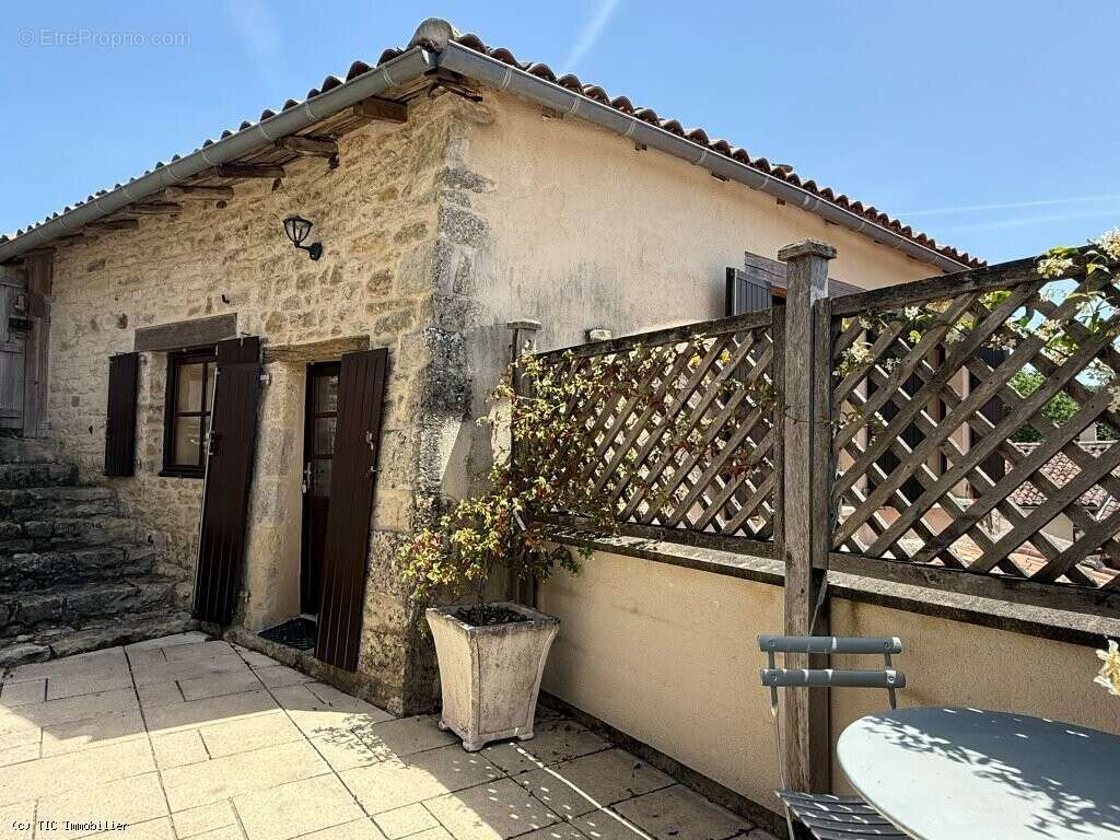 Maison à NANTEUIL-EN-VALLEE